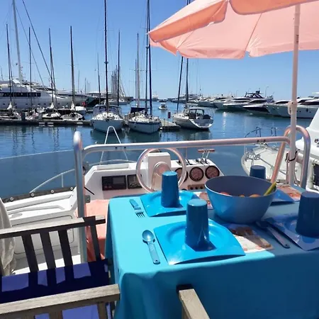 Botel Ferretti 36 ' Bateau A Quai Vieux-port Festival La Croisette *