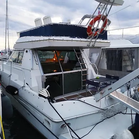Ferretti 36 ' Bateau A Quai Vieux-port Festival La Croisette * Cannes