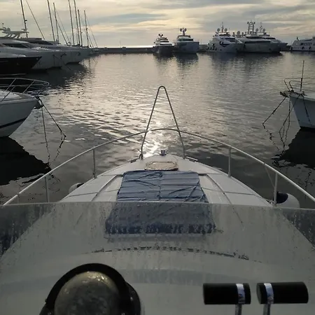 Ferretti 36 ' Bateau A Quai Vieux-port Festival La Croisette *