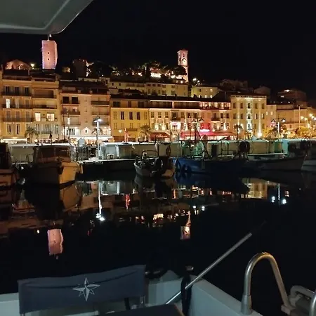 Ferretti 36 ' Bateau A Quai Vieux-port Festival La Croisette Botel