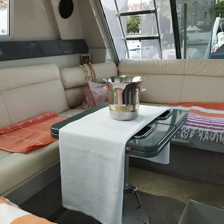 Ferretti 36 ' Bateau A Quai Vieux-port Festival La Croisette Botel *