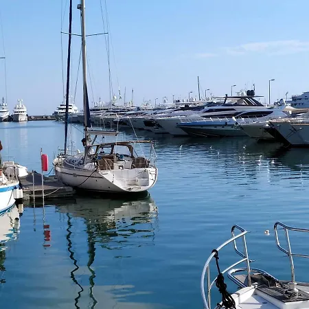 Ferretti 36 ' Bateau A Quai Vieux-port Festival La Croisette *