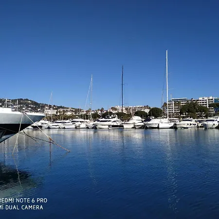 Botel Ferretti 36 ' Bateau A Quai Vieux-port Festival La Croisette *